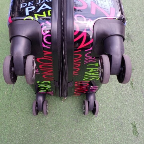 20" World Traveler Suitcase with Spinner Wheels London, Paris, New York, Rio - Picture 9 of 11